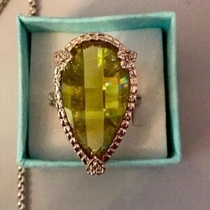 Park Lane Glamorous Lime colored pear shaped hearts Ring 6